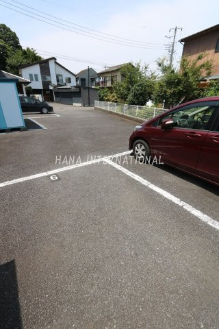 レオパレス新逆井の駐車場