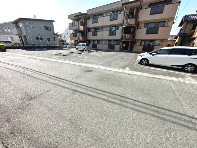 ウィングコート叶の駐車場