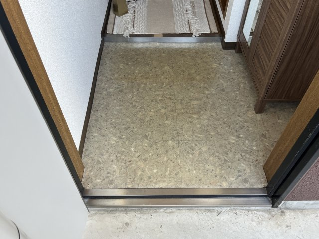 AG　MEGA堂本の玄関