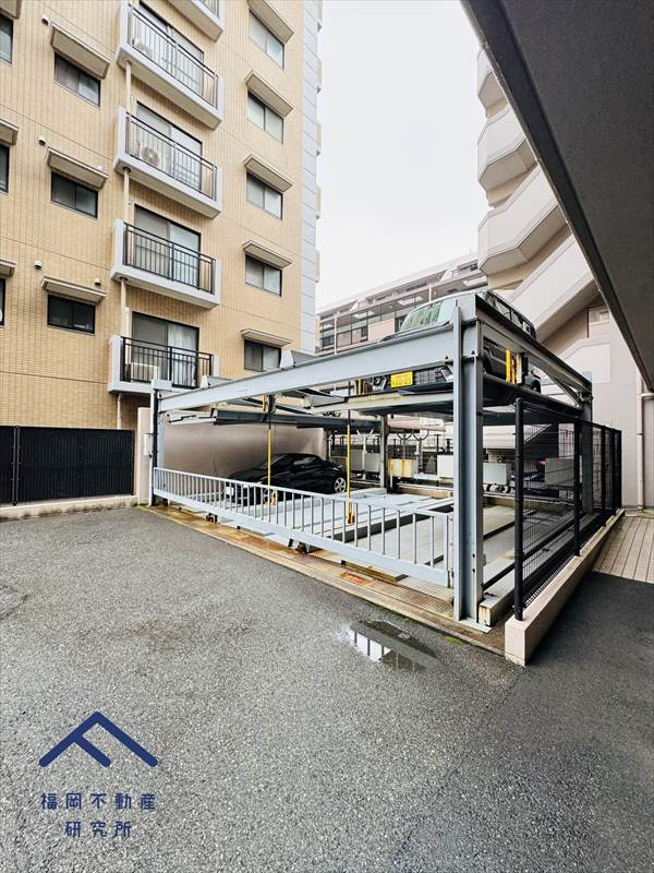 アムール板付6の駐車場