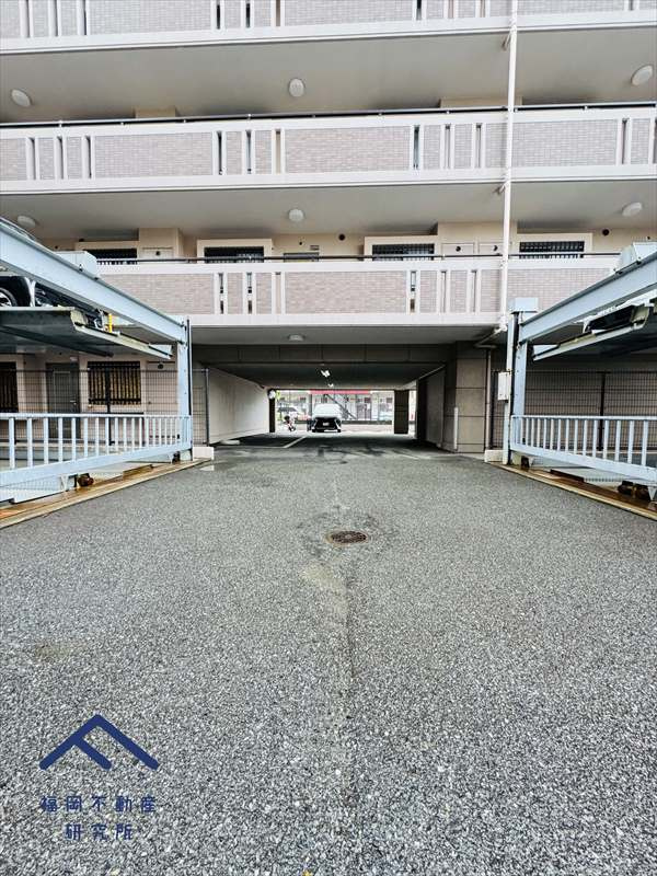 アムール板付6の駐車場