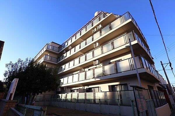 カルム枚方の外観|新しい生活にいかがでしょうか？外観はお住まいの顔になります。こだわりたいポイントですね。水回りリフォームやリノベーションも承ってます。
■現地見学・資金計画相談・住宅ローン相談もお問合せ受付中■