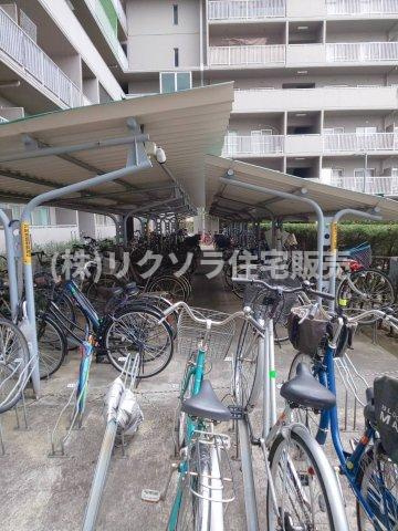 エバーグリーン門真の駐輪場|自転車置き場
■物件内覧・資金計画相談・住宅ローン相談、リフォーム相談、お問合せ受付中■
※当日・翌日のご内覧、ご相談はお電話でのお問合せがスムーズです！