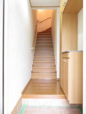 【玄関】 | ブルック磯Ⅰ | 収納もある玄関です