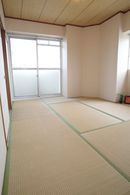 【寝室】 | レミープライデＫ2 | 便利な押入れあります　