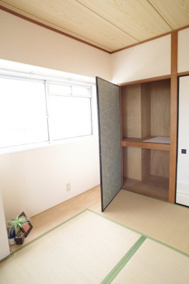 【和室】 | レミープライデＫ2 | クローゼットのなかにも棚あり