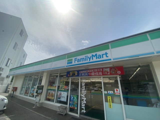 リーブルガーデン嘉手納町嘉手納　2号棟の周辺|コンビニ