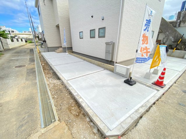 リーブルガーデン嘉手納町嘉手納　3号棟の駐車場