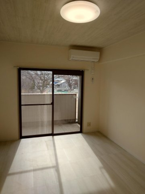 【居間・リビング】 | ハクウンⅡ | 別号室の写真になります。現況優先。