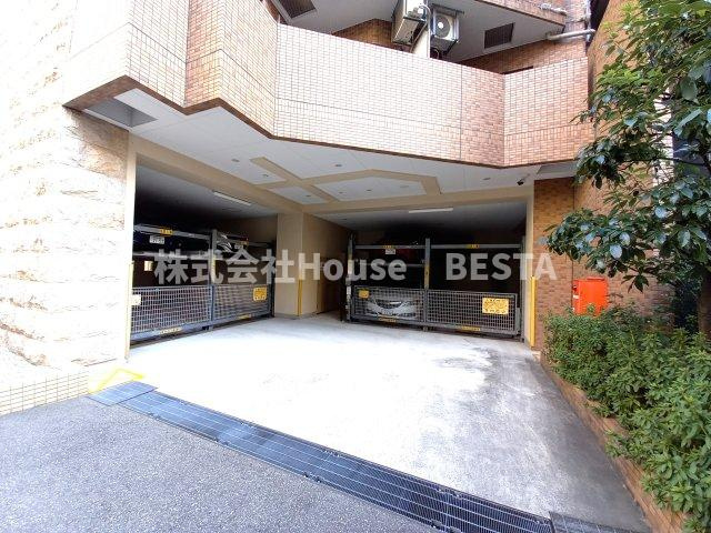 プレサンス神戸駅前グランツの駐車場