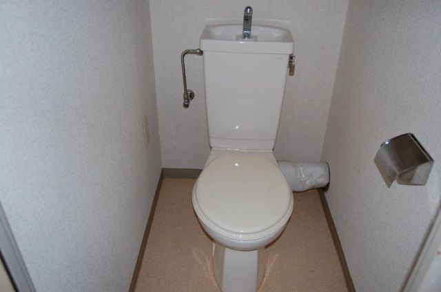 【トイレ】 | ロイヤルマンションHAMADA | 同建物別部屋のお写真です
