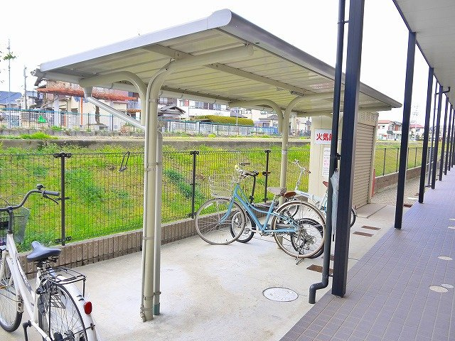 レオパレスエザーンスⅡのその他共用部分|ゆったりとした駐輪スペース。