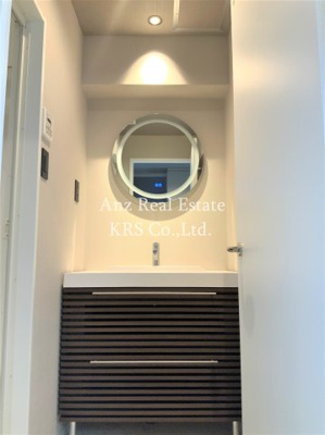 【洗面所】 | ブエナビスタ大手通 | オシャレな洗面化粧台♪電源はなんと鏡にあります！