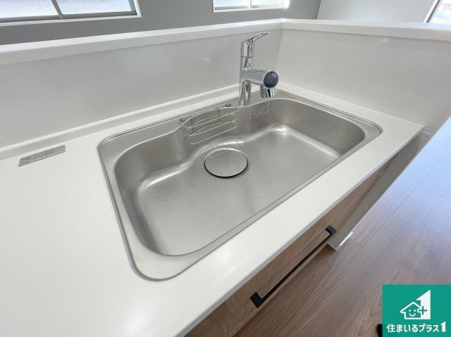 神戸市須磨区多井畑東町　未入居の設備|蛇口の先端に浄水器を内蔵しています！原水と浄水、お湯と冷水、シャワーの切替えがワンタッチなので用途によって使い分けられます。