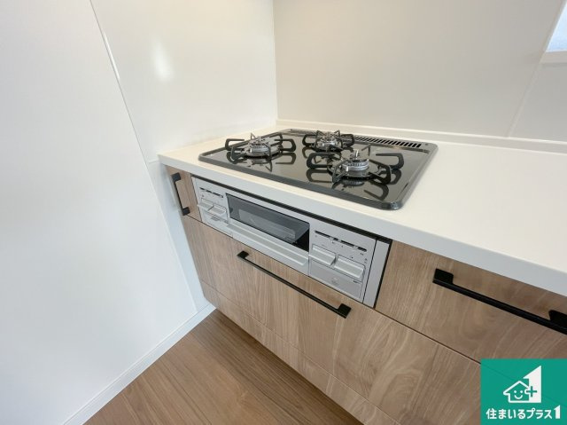 神戸市須磨区多井畑東町　未入居の設備|ダブル高火力Ｓｉセンサー付きコンロ！３口あるので、まとめて料理をする時も大活躍！