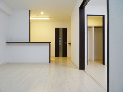 【居間・リビング】 | プレミアムレジデンス別府駅前 | 別号室の写真になります。現況優先。