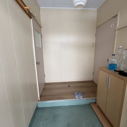 室蘭市柏木町21-12戸建の玄関