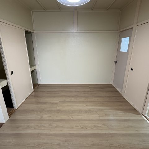 室蘭市柏木町21-12戸建の洋室