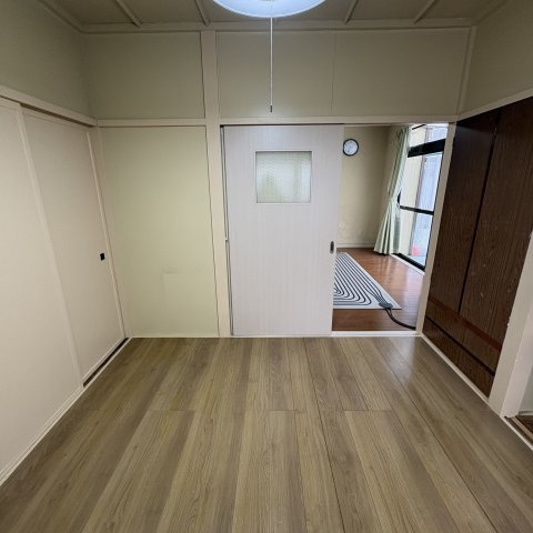 室蘭市柏木町21-12戸建の洋室