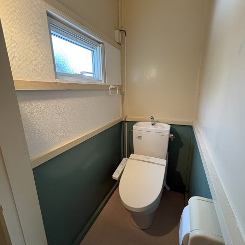室蘭市柏木町21-12戸建のトイレ