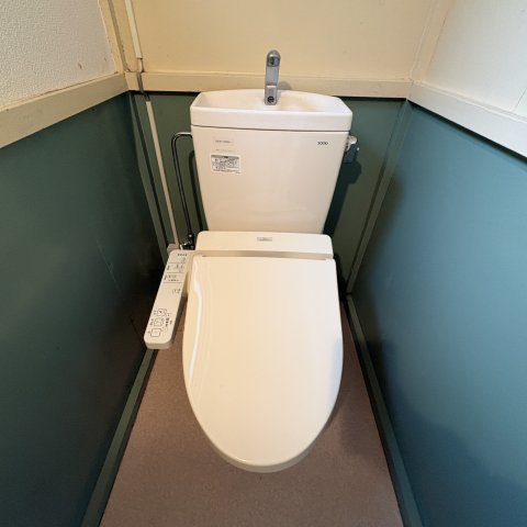 室蘭市柏木町21-12戸建のトイレ