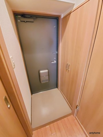 第20関根マンション　仲介手数料無料の玄関