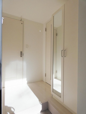 【玄関】 | ラ・フォルナリーナ壱番館 | 別号室の写真になります。現況優先。