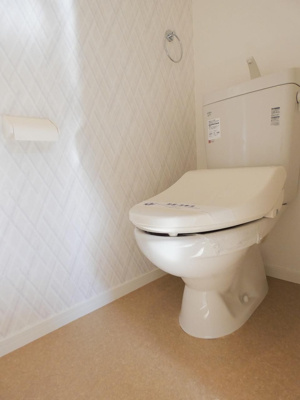 【トイレ】 | ラ・フォルナリーナ壱番館 | 別号室の写真になります。現況優先。