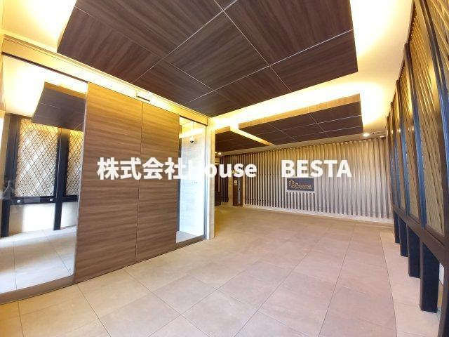 プレサンス兵庫ヴィアーレのエントランス