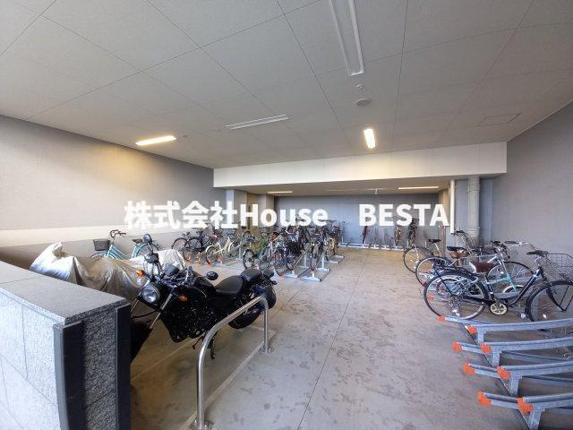 プレサンス兵庫ヴィアーレの駐車場