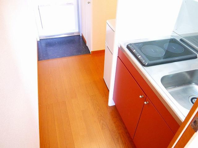 レオパレス伏見Ⅰのキッチン|コンパクトなキッチンで掃除もラクラク