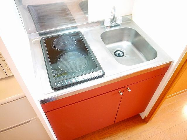 レオパレス伏見Ⅰのキッチン|コンパクトなキッチンで掃除もラクラク