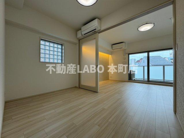 プレジオ九条の洋室