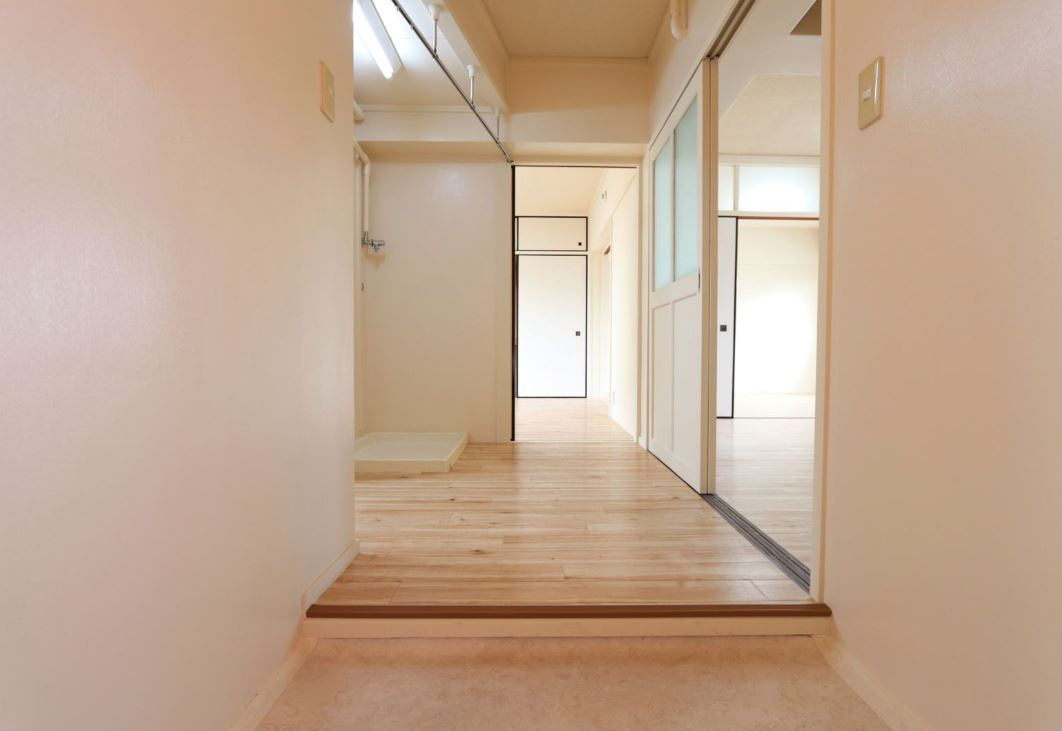 ビレッジハウス佐賀【キャッシュバック対象】の玄関|収納もある玄関です