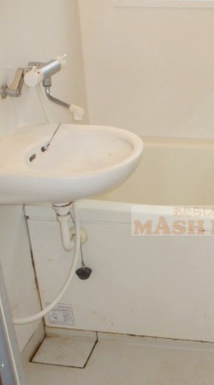 中野区松が丘１丁目のアパートの洗面所