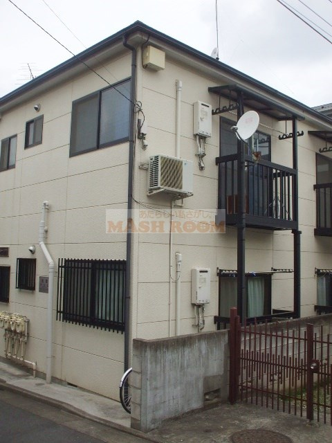 中野区松が丘１丁目のアパートの外観