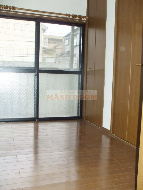 中野区松が丘１丁目のアパートの寝室