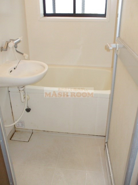 中野区松が丘１丁目のアパートの浴室