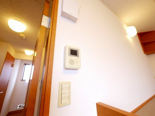 レオパレス南阪手Ⅱのセキュリティ|モニター付きインターホンです