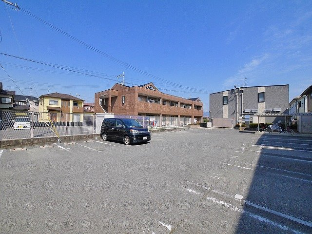 レオパレス南阪手Ⅱの駐車場|駐車場完備です