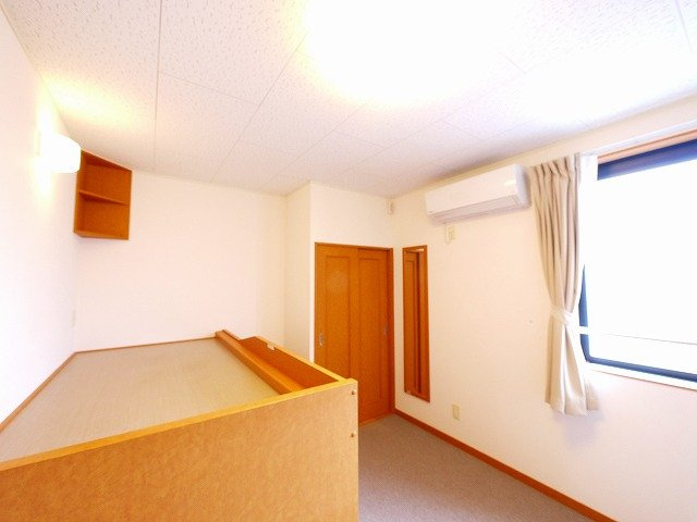 レオパレス南阪手Ⅱの洋室|明るい洋室です