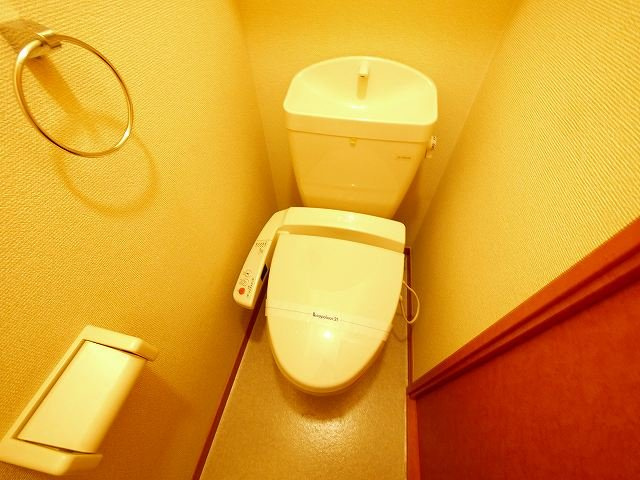 レオパレス南阪手Ⅱのトイレ|ゆったりとした空間のトイレです