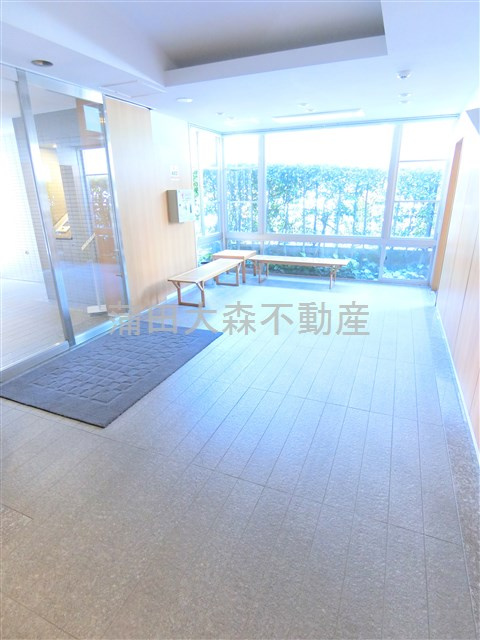 コスモ西蒲田のエントランス