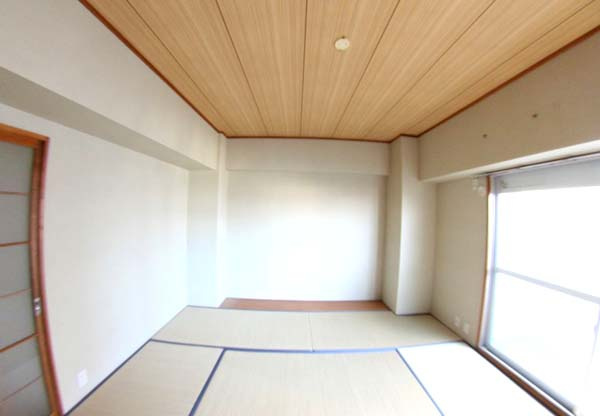 岸和田市土生町の賃貸マンションの和室|和室、ちょっとしたくつろぎスペースにいかがでしょうか