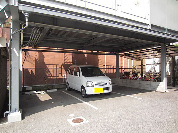 サンローゼ春木の駐車場|駐車スペースもあります