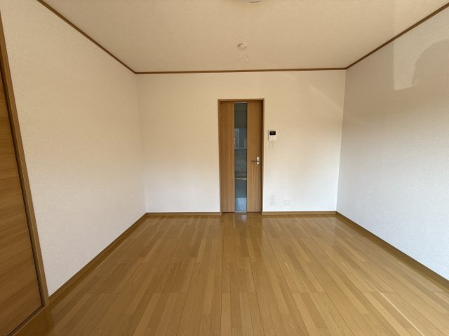 エトランス小松町Bの居間・リビング