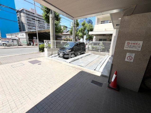グランカーサ千代田の駐車場
