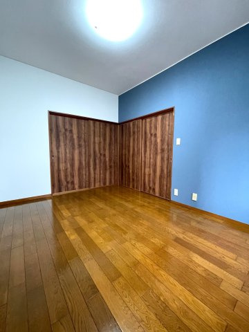 大津町杉水戸建て3DK＋広縁の居間・リビング|キッチンの横の洋室で扉を外せばリビングとしてもつかえます