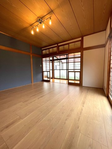 大津町杉水戸建て3DK＋広縁の洋室|おしゃれな洋室８畳です（和室から洋室へリノベーション）