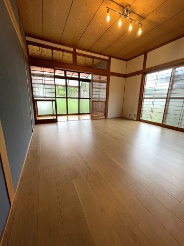 大津町杉水戸建て3DK＋広縁の洋室|温かみのある落ち着いた色調の洋室です